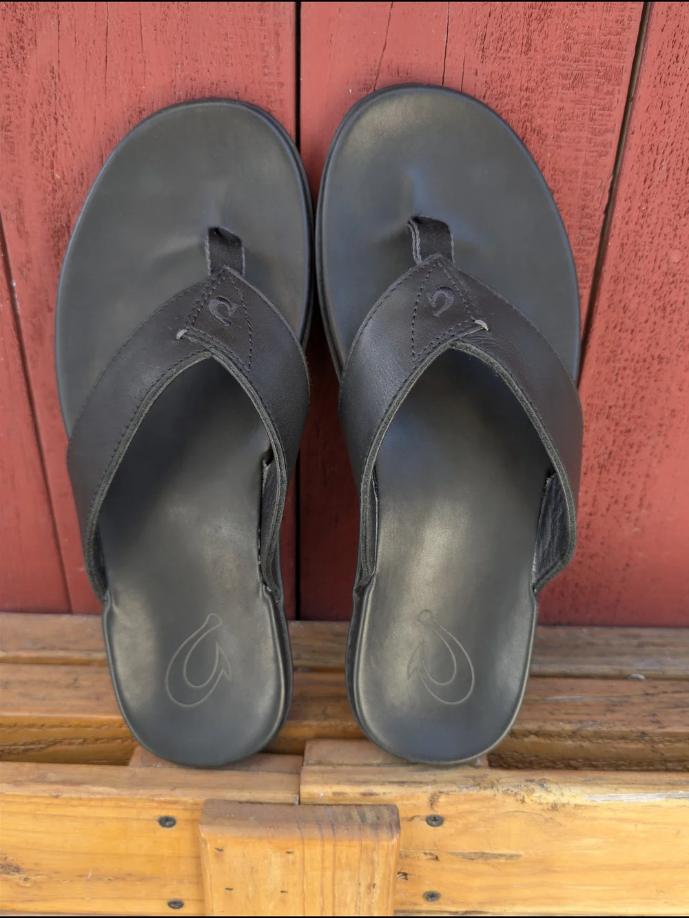 OluKai Men's Black Leather Thong Sandals
